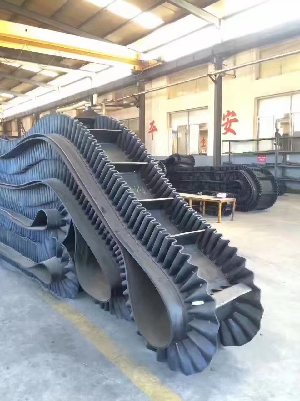 如何计算挡边皮带输送机的输送量？